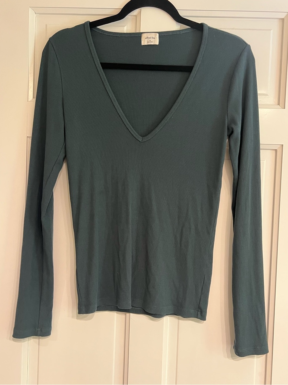 Aritzia Wilfred Free Ribbed Tencel V-Neck Top